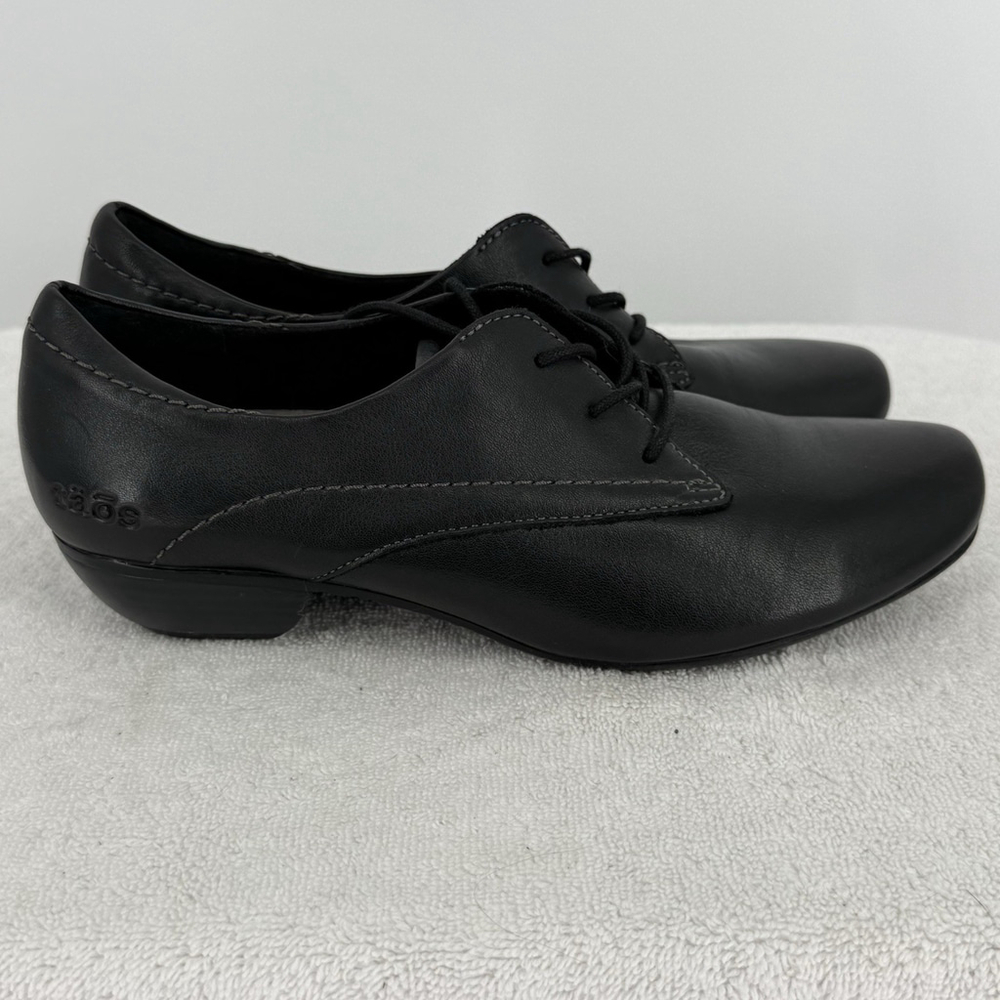 Taos Footwear Black Leather Lace-Up Loafers